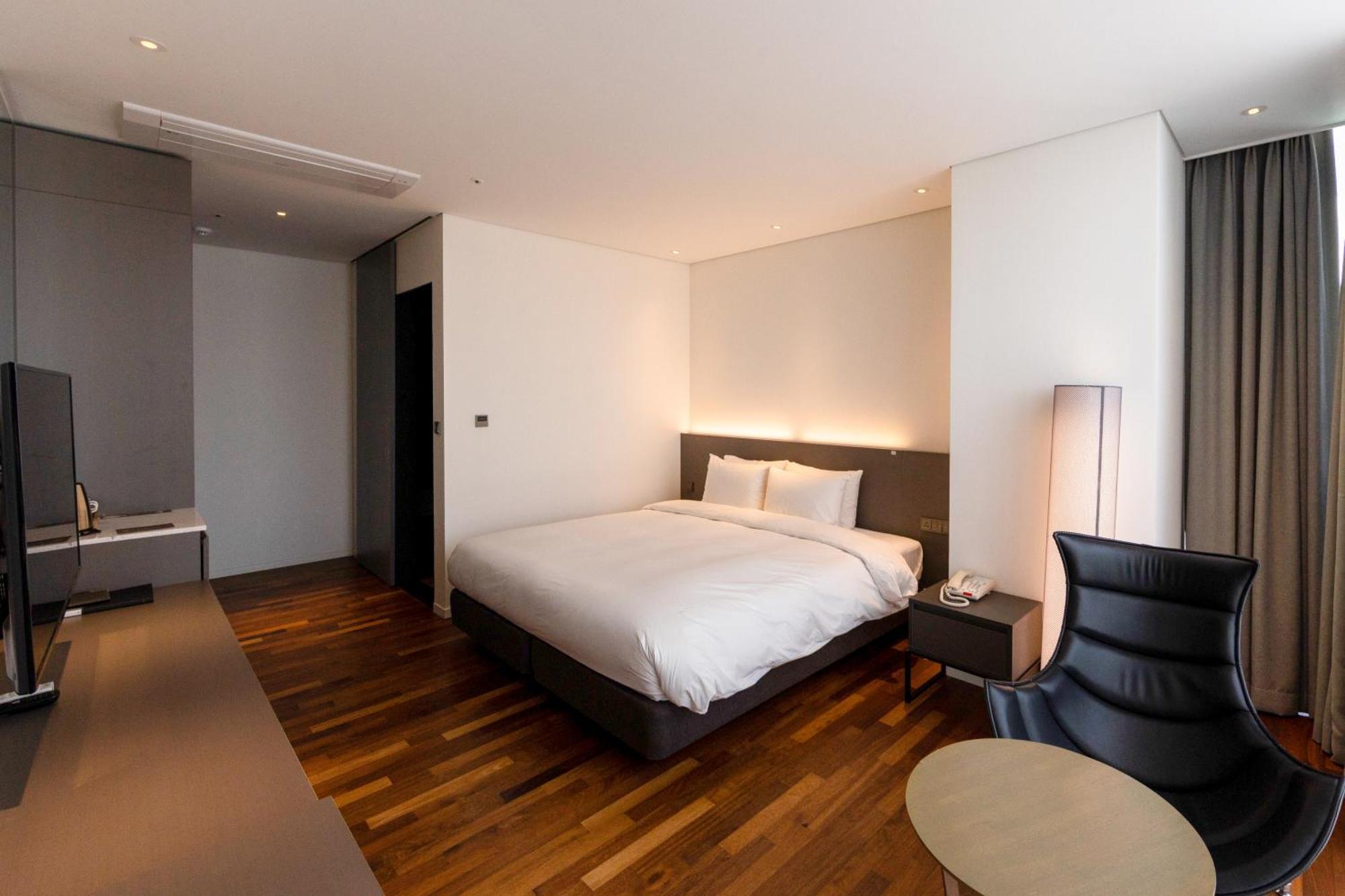Sky View Hotel Changwon Exterior foto