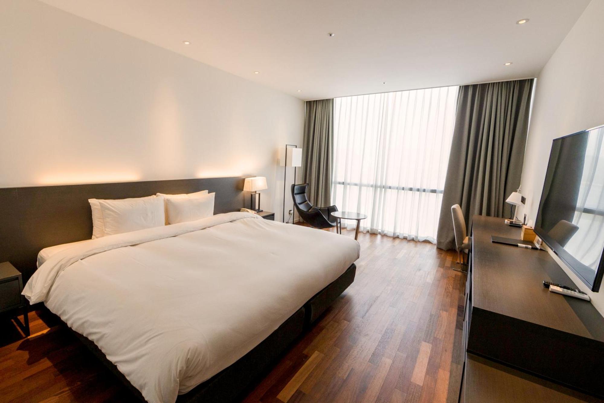 Sky View Hotel Changwon Exterior foto
