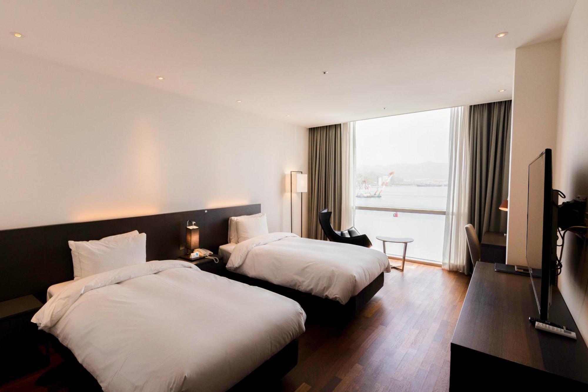 Sky View Hotel Changwon Exterior foto