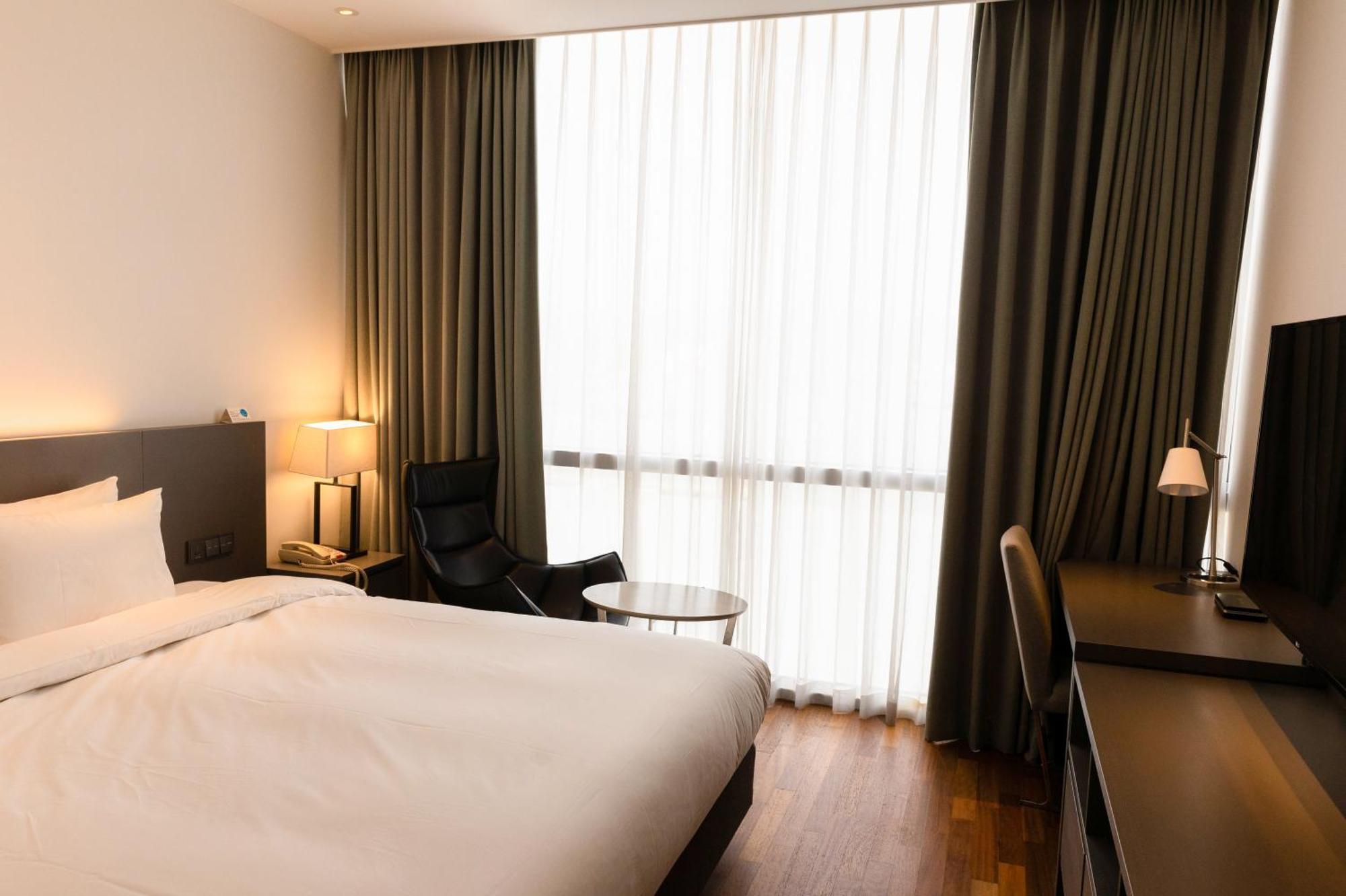 Sky View Hotel Changwon Exterior foto