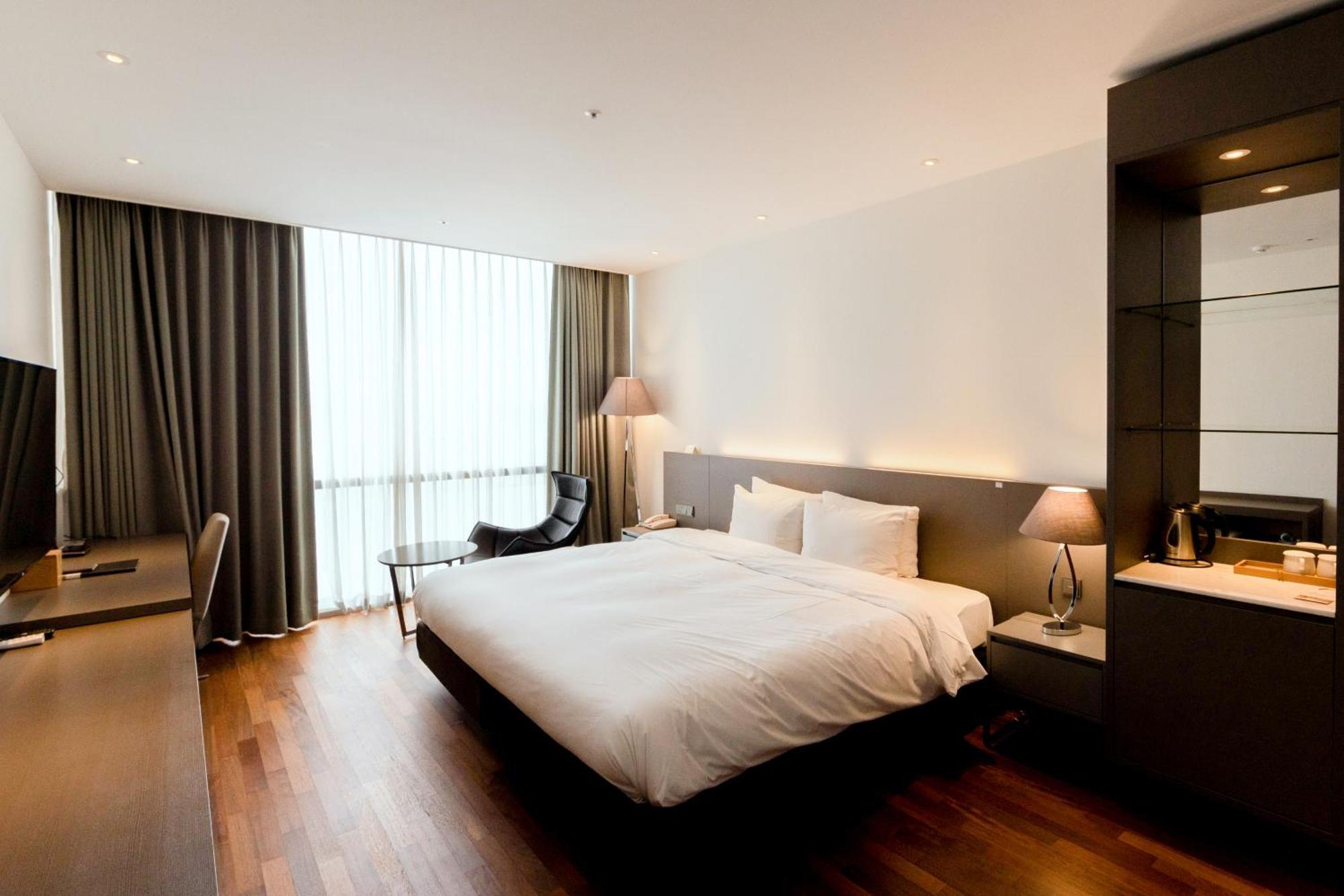Sky View Hotel Changwon Exterior foto