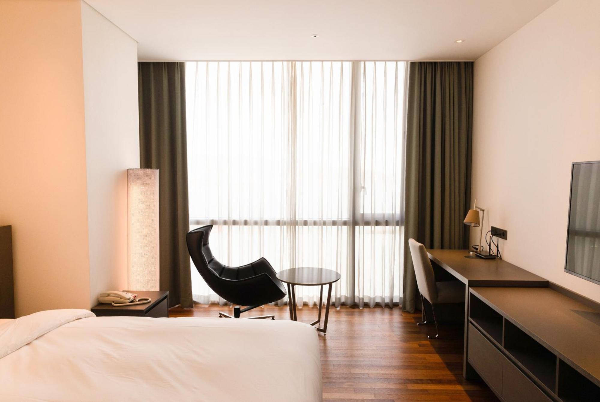 Sky View Hotel Changwon Exterior foto