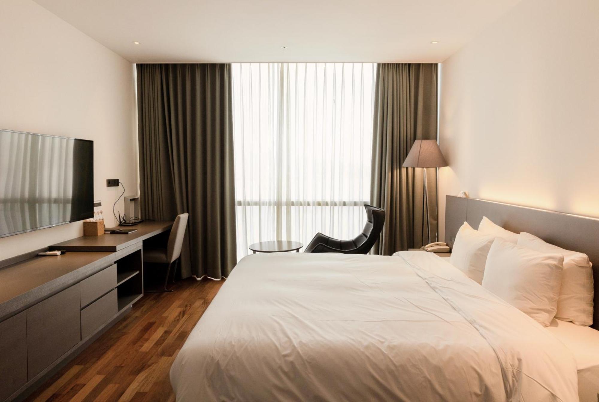 Sky View Hotel Changwon Exterior foto