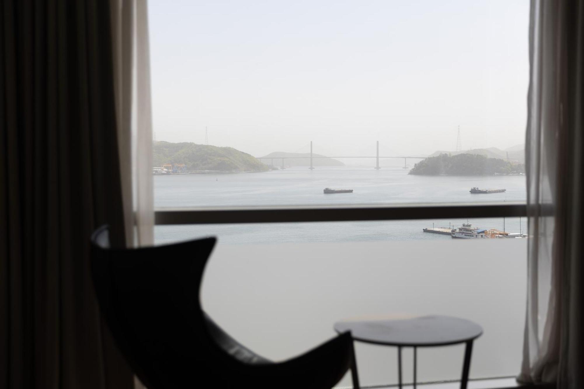 Sky View Hotel Changwon Exterior foto