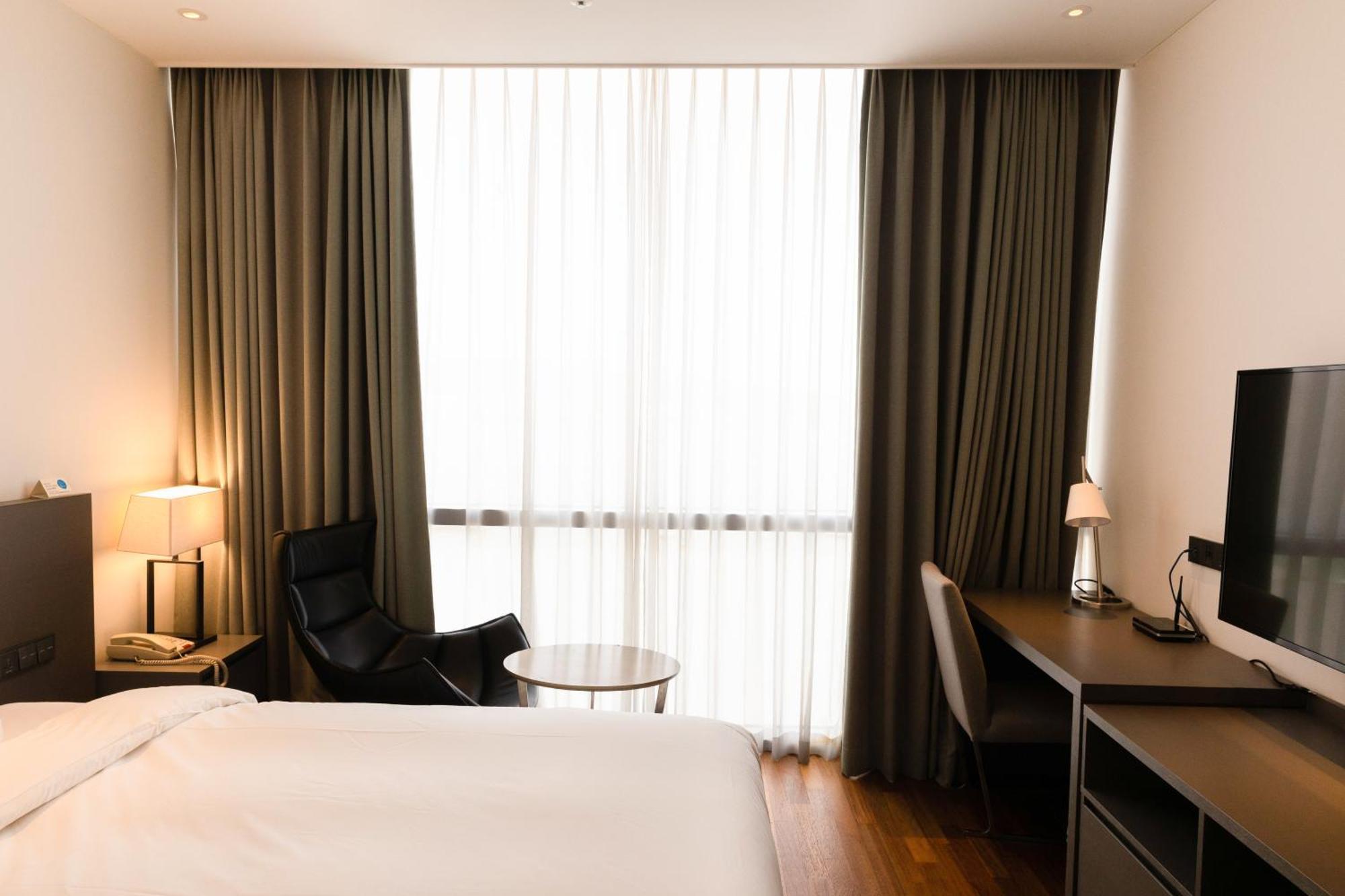 Sky View Hotel Changwon Exterior foto