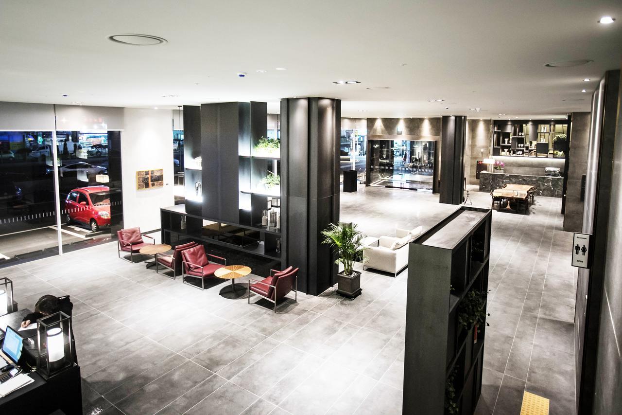 Sky View Hotel Changwon Exterior foto